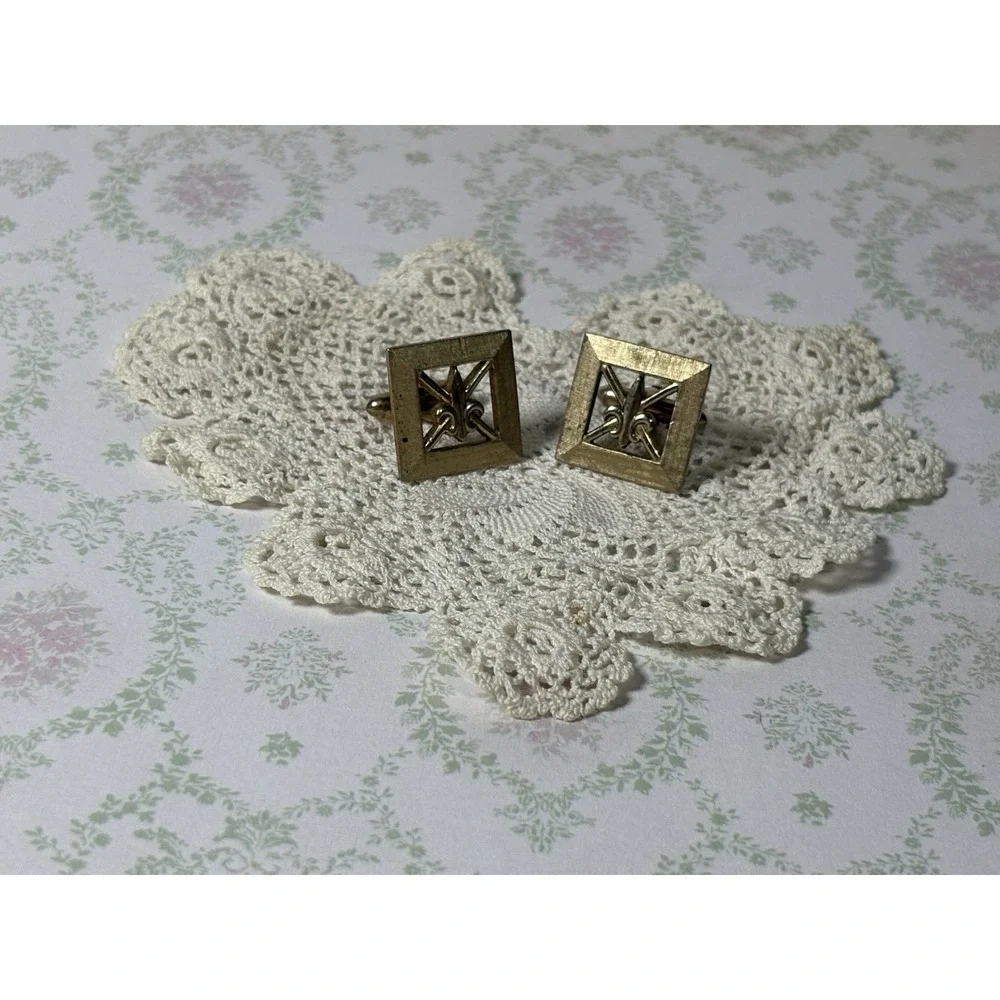Vintage Swank Gold Tone‎ Square Cufflinks Fleur De Lis Geometric Mid Century
